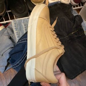 Vans size 7 Barley worn!!!!